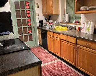 Rainbow Rooming House - Cocoa - Küche