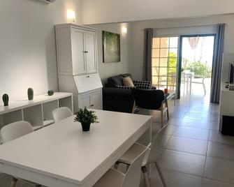 Sonnenland Suites - San Bartolomé de Tirajana - Salle à manger