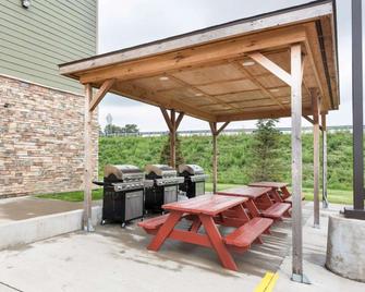 Suburban Studios Triadelphia - Wheeling at The Highlands - Triadelphia - Patio