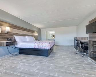 Charming Room w/ Free Breakfast, Outdoor Pool, Close to Stearns Historic Sites - Stearns