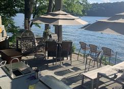 Direct Waterfront on Candlewood Lake with / boat slip/ hot tub & outdoor kitchen - New Milford - Patio