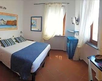 Il Saracino Boutique Suites - Capraia Isola - Camera da letto