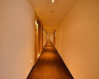 7 Days Inn Qingyuan Lianzhou Beihu Road Branch - Hezhou - Pasillo