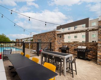 Home2 Suites by Hilton Gonzales - Gonzales - Balkon