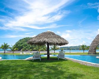 Villa Marina Lodge & Condos - Las Escobas del Venado - Piscina