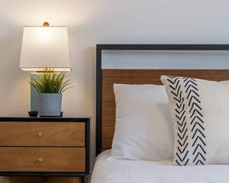 The Hidden Loft I 5-Min Walk 2 Beach I Dt I 55 Tv - Sylvan Lake