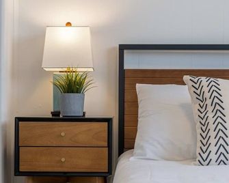 The Hidden Loft I 5-Min Walk 2 Beach I Dt I 55 Tv - Sylvan Lake