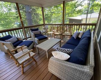 Waterfront Ashmere Lake House Near Berkshire Attractions - Hinsdale - Balcón