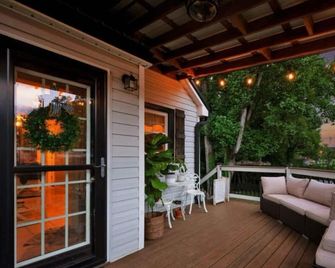 Comfy Cozy - Mooresville - Innenhof