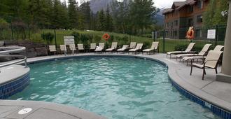 Spacious Condo Unit Nestled on a Mountainside - Canmore - Pool