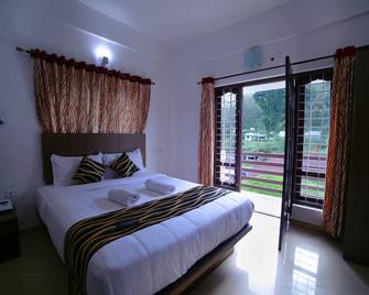 Pine Tree Munnar - Munnar - Bedroom