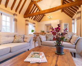 Cosy Cottage near Oxford, in historic property gardens - Oxford - Living room