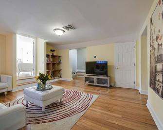 Nassau Condo in the Heart of Princeton w Parking - Princeton - Soggiorno