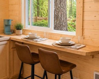 Tiny Home Village at Mount Rainier with Hot Tub & Sauna - Ashford - Jídelna