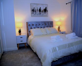 A Modern, Comfy Newly Remodeled 2bd House - Barking - Bedroom