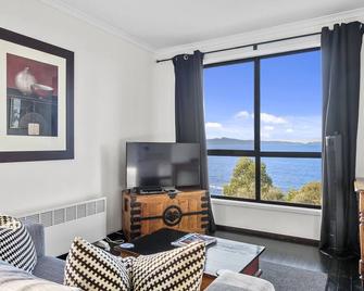 Hamptons on the Bay - 2 Bedroom Cabin - 斯旺西
