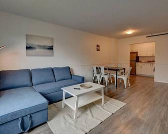 Laval Stays 31 Days Minimum - Laval - Living room