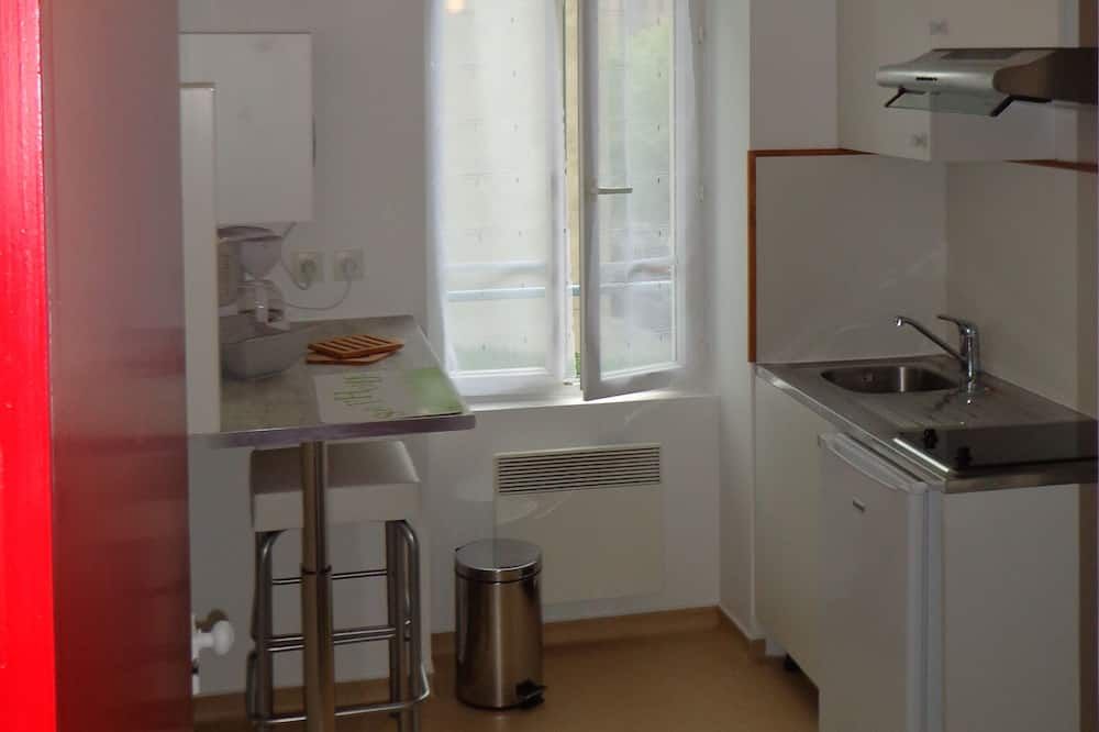 Apartment for 2 people in the center of a 'large village in the countryside' - Guéret - Kitchen