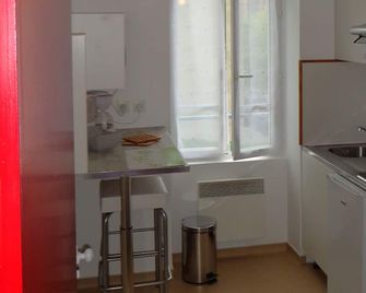 Apartment for 2 people in the center of a 'large village in the countryside' - Guéret - Kitchen