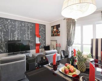 2 Bedroom Cozy Apartment In Gorizia - Gorizia - Dining room