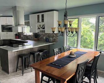 Lakefront! Spacious 5-Bedroom House On Grand Lake With 3 Slip Dock - Vinita - Küche