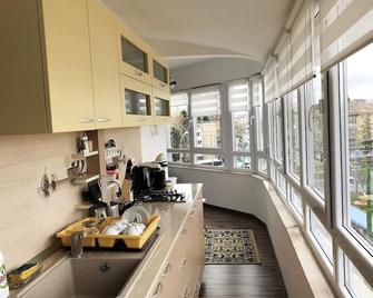 Fleur De Lys - בראסוב - מטבח