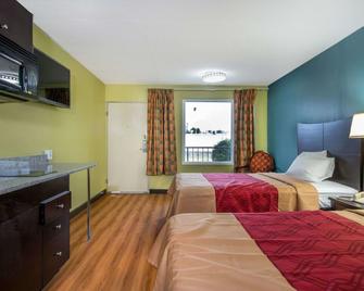 Royal Extended Stay Hotel - Selma - Bedroom