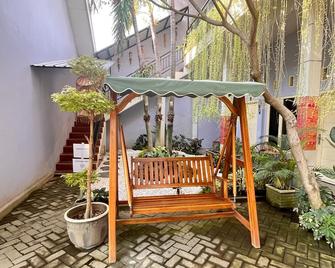 Clover Homestay - Probolinggo - Patio