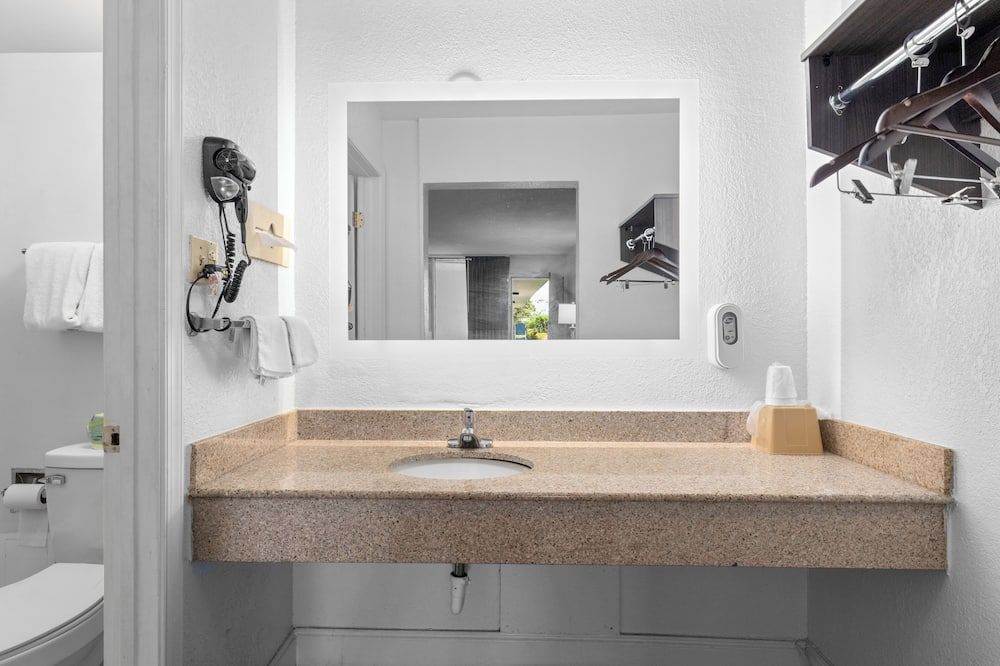 Casa Del Mar Hotel - Norfolk - Bathroom