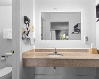 Casa Del Mar Hotel - Norfolk - Bathroom
