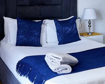 Airport Royal Guest House - קמפטון פארק - חדר שינה