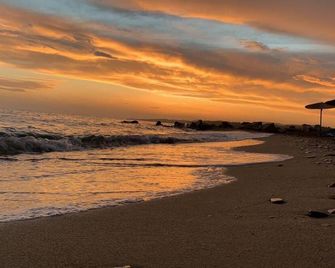 Royalty Suites Loft - Nikiti - Beach