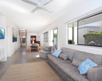 15 Wave Crescent - Marcoola