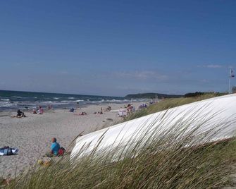 Holiday apartment under thatched roof, only 100 m to the Baltic Sea beach - Hiddensee - Strand