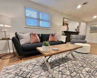 Fully Furnished Apartment 2 Bedroom-Special rates for 30-night stays or more - Rochester - Sala de estar