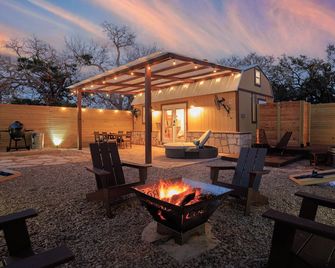 Romantic Luxury Retreat hot cold pool & sauna - Wimberley - Patio
