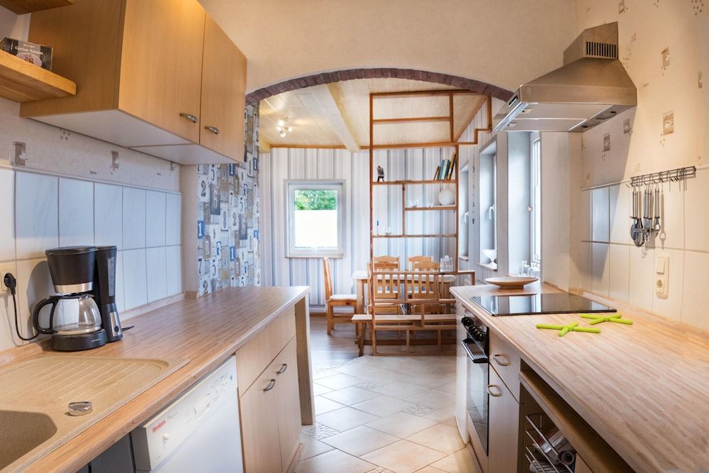 Vacation apartment with roof terrace and idyllic view of the village lake - Crivitz - Küche