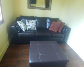 The Grande Fir Room - Gabriola - Living room