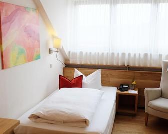Garten Hotel Hirschenhof - Parsberg - Slaapkamer