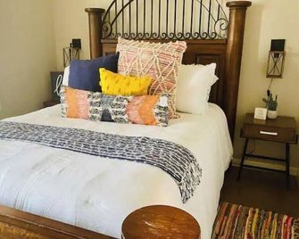 Sunshine Casita! A quiet country setting. Short drive to Palo Duro Canyon. - Canyon - Slaapkamer