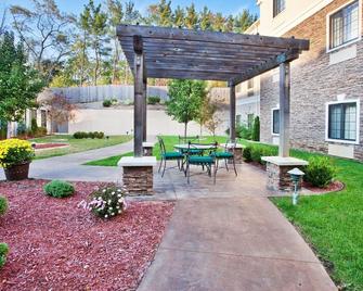 Equipped King Suite | Free Daily Breakfast + Indoor Pool - Kalamazoo - Patio