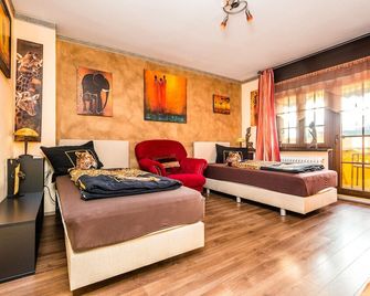 Wohnzeit-Köln - Köln - Ruang tamu