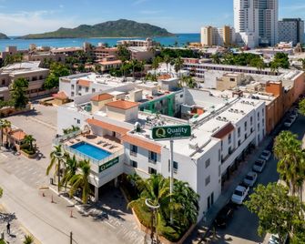 Quality Inn Mazatlan - Mazatlán - Edificio