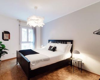 Pink Flat 2 by Quokka 360 - At the border of Switzerland - Chiasso - Bedroom