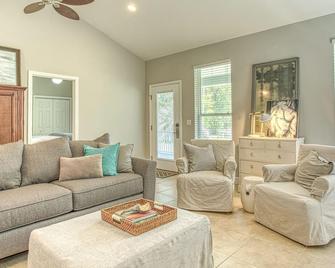 Flip Flop Cottage - Great rates and dog friendly with additional pet fee - Santa Rosa Beach - Living room