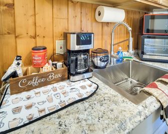 Riverfront Resort Cabin about 21 Mi to Crater Lake! - Chiloquin