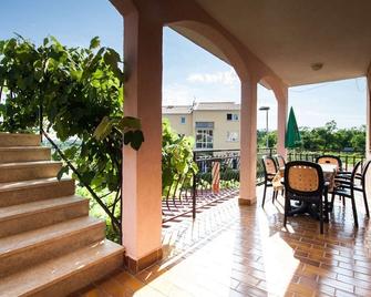 A family apartment close to the beach - Dara3 - Monterol - Balkon
