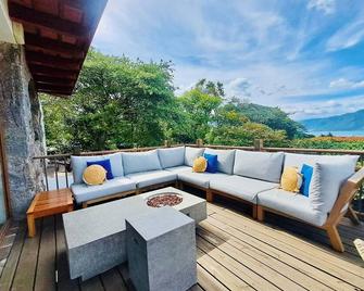 Beautiful and Modern 5 Bedroom Lake Atitlán Paradise with Pool & Jacuzzi - San Lucas Tolimán - Balcón