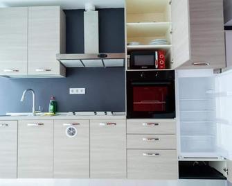 Playa 4 a solo 3 min - Apartamento en Castelldefels - Castelldefels - Kitchen