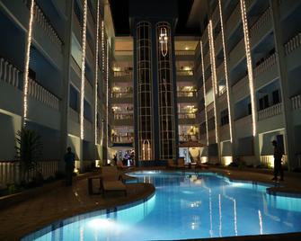 Cowrie Shell Beach Apartments - Mombasa - Pool